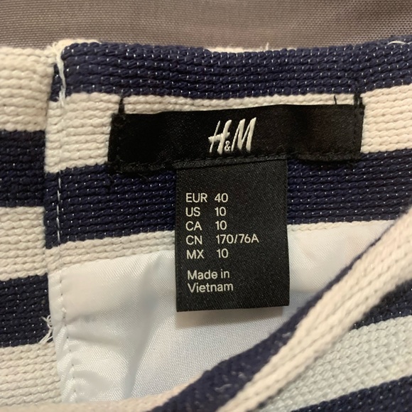 NWOT H&M striped navy blue and white mini skirt - zipper back size 10 - Picture 2 of 7